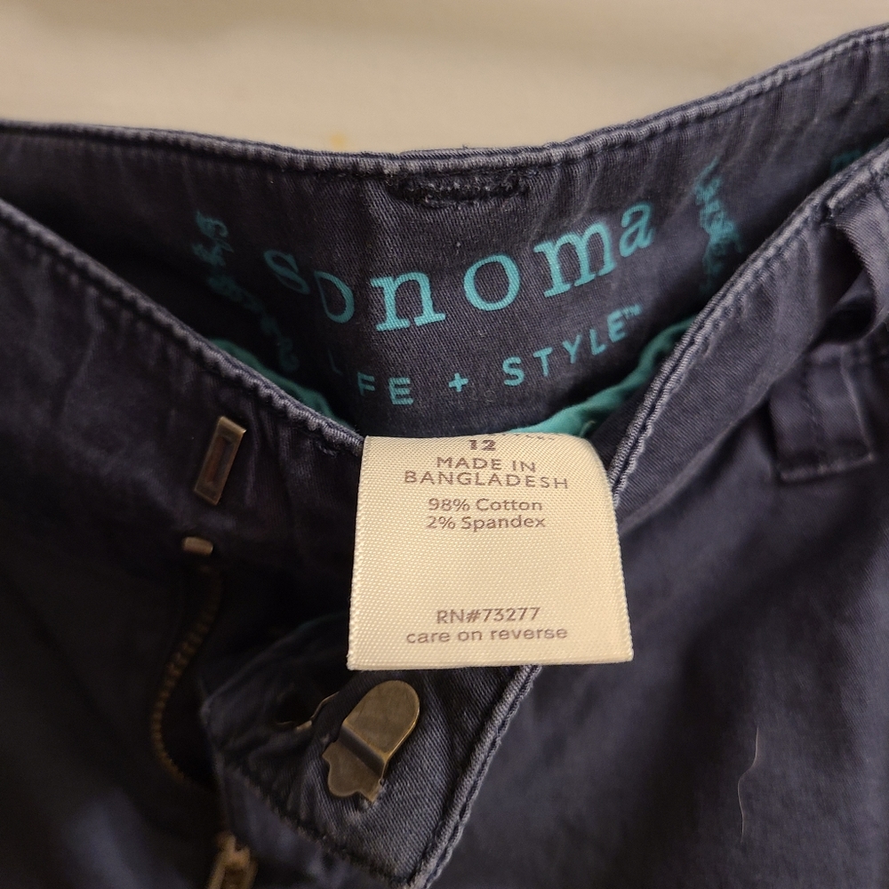 Shorts - Picture 3 of 3